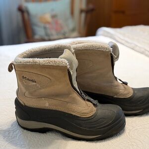 Columbia Cascadian Snowchill winter boots women’s size 8